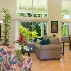 Walk to the Beach and Westin! Sleeps 6