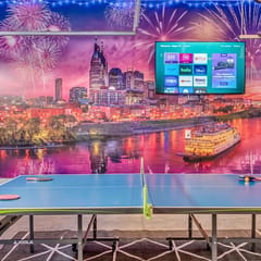 Huge Roof Deck with Games!  10 Mins To Broadway