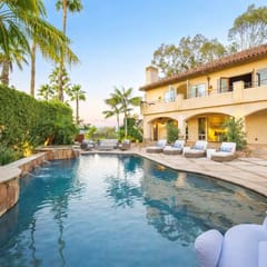 Stunning Villa w/ Pool Pickleball Movie Gym Sauna!