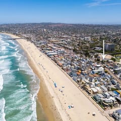 Steps to Mission Beach & Mission Bay Boardwalk!