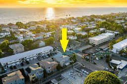 Designer Home! | Walk to the Beach & Restaurants - Image 3