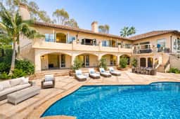 Stunning Villa w/ Pool Pickleball Movie Gym Sauna! - Image 3