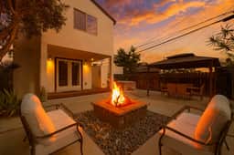 10 Min to Balboa Zoo! | Private Hot Tub & Firepit - Image 3