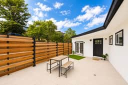 Mount Helix Upper Stay with Panorama Views - Image 4
