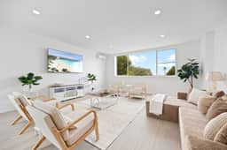 New Renovated Duplex w/ 2 Kitchens & Deck Views! - Image 3