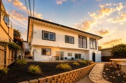 New Renovated Duplex w/ 2 Kitchens & Deck Views! - Image 2