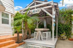 Mission Beach Bungalow w/ Direct Access to the Bay - Image 2