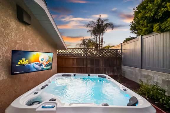 10 Min to La Jolla Beach & UCSD! | Private Hot Tub - Image 1
