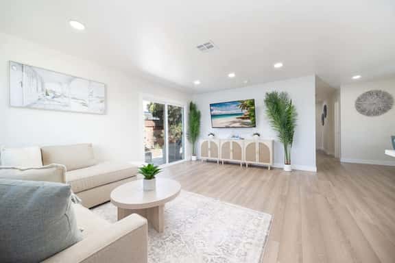 4 Miles to Beach Central and Newly Renovated - Image 1