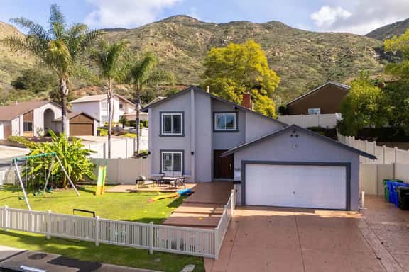 Family Oasis w/ Mountain Views & Playset - Image 1