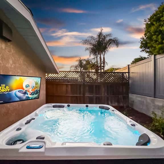 10 Min to La Jolla Beach & UCSD! | Private Hot Tub - Image 1