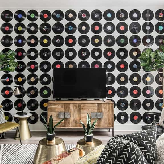 House of Many Records - Brand New Spacious Luxury - Image 1