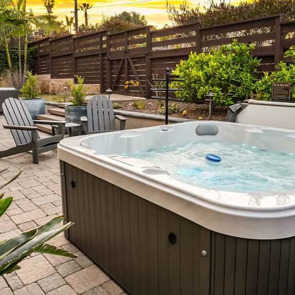 Designer Home! | Walk to the Beach & Restaurants - Image 1