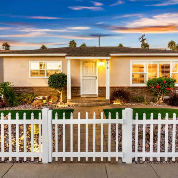 Walk to the Beach! Private Backyard and Fire Pit - Image 1