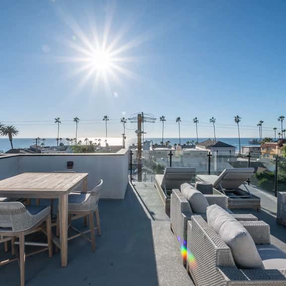 Ocean View Roof Deck - Walk to the Beach & Pier! - Image 1