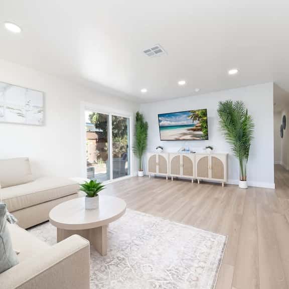 4 Miles to Beach Central and Newly Renovated - Image 1