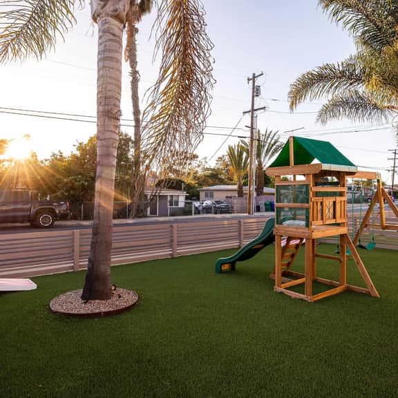 2 Homes in 1! | 10 Min to Beach | Kid's Playset - Image 1