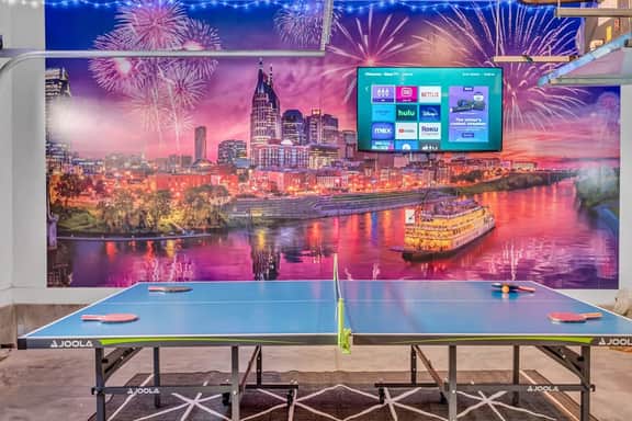 Huge Roof Deck with Games! 10 Mins To Broadway - Image 4