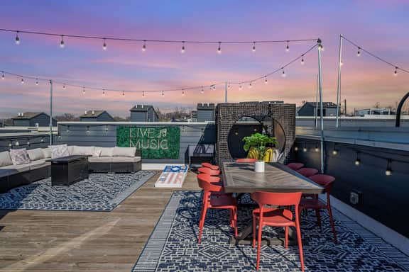 Huge Roof Deck with Games! 10 Mins To Broadway - Image 3