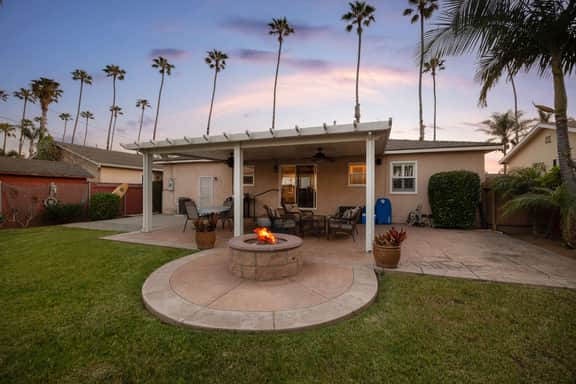 Walk to the Beach! Private Backyard and Fire Pit - Image 5