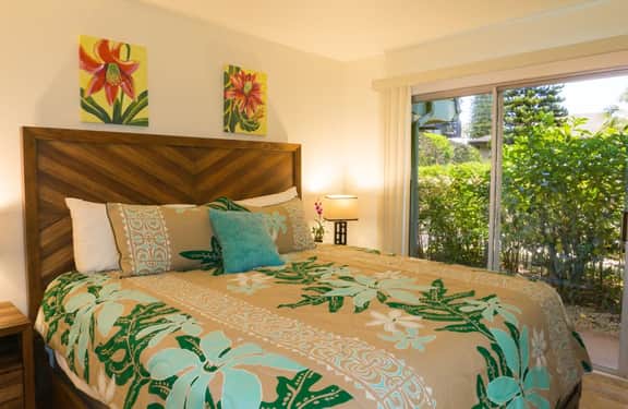 Walk to the Beach and Westin! Sleeps 6 - Image 5