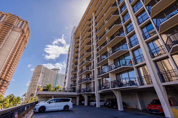 The Aqua Palms | Near Waikiki Beach + Free Parking - Image 4