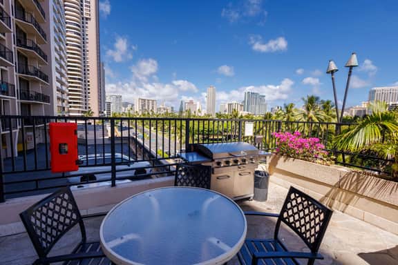 The Aqua Palms | Near Waikiki Beach + Free Parking - Image 3