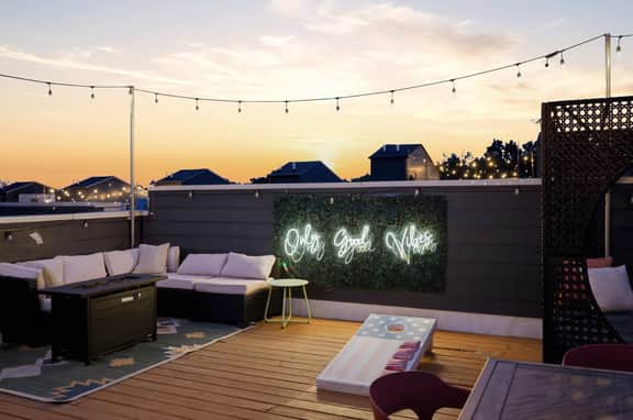 Huge Roof Deck with Games! 10 Mins To Broadway - Image 2