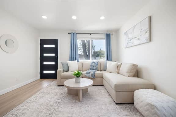 4 Miles to Beach Central and Newly Renovated - Image 4