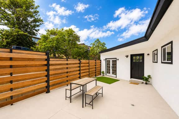 Mount Helix Upper Stay with Panorama Views - Image 4