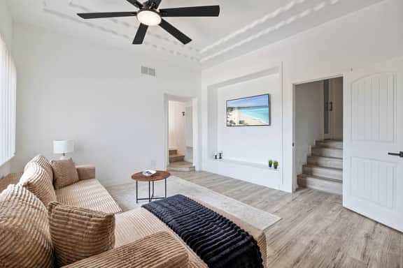 Mount Helix Lower Stay with Panorama Views - Image 2