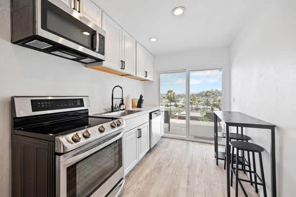 Mount Helix Lower Stay with Panorama Views - Image 5