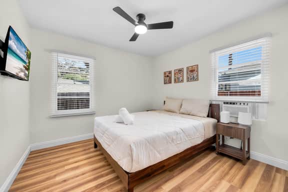 Old Town Middle Unit w/ Foosball & BBQ Grill - Image 4
