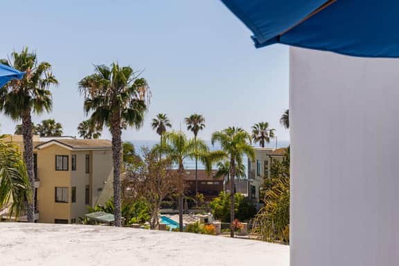 Santorini Escape in La Jolla! | Walk to the Beach - Image 4