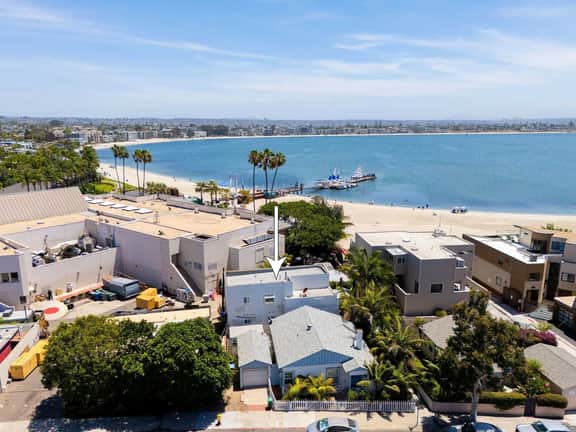 Mission Beach Bungalow w/ Direct Access to the Bay - Image 3