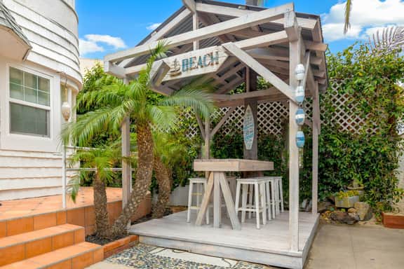 Mission Beach Bungalow w/ Direct Access to the Bay - Image 2