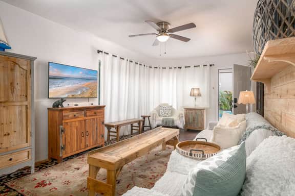 Mission Beach Bungalow w/ Direct Access to the Bay - Image 4