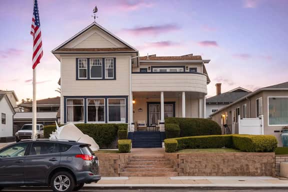 The Shell House w/ Game Room | Steps to the Bay! - Image 2