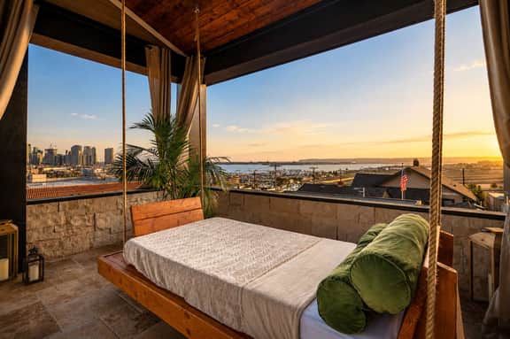 Luxury Villa w Ocean & Downtown Views - Image 3
