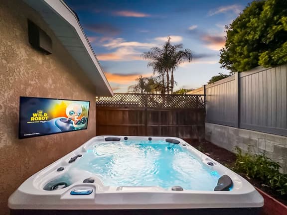10 Min to La Jolla Beach & UCSD! | Private Hot Tub - Image 1