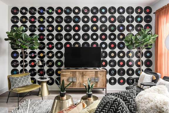 House of Many Records - Brand New Spacious Luxury - Image 1