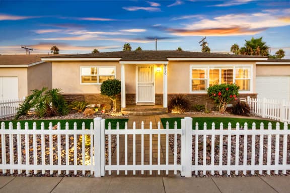 Walk to the Beach! Private Backyard and Fire Pit - Image 1