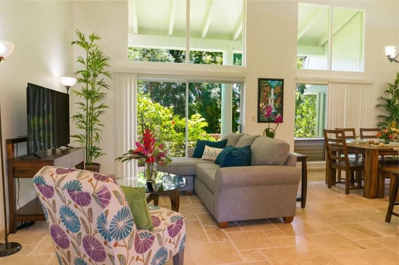 Walk to the Beach and Westin! Sleeps 6 - Image 1