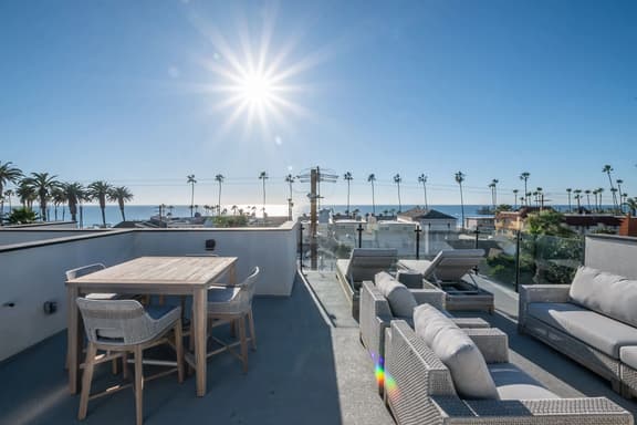 Ocean View Roof Deck - Walk to the Beach & Pier! - Image 1