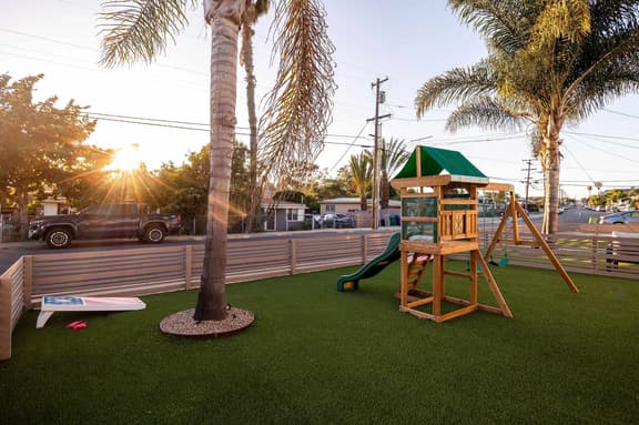 2 Homes in 1! | 10 Min to Beach | Kid's Playset - Image 1