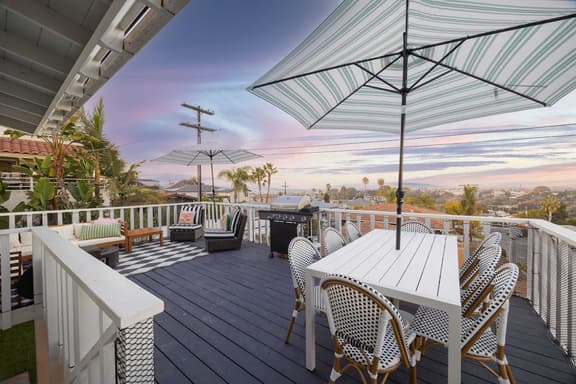 Sunset Balcony View! | Kids Playset | Sleeps 10 - Image 1