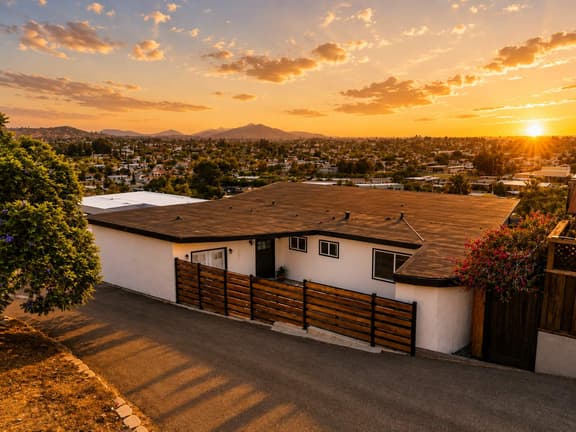 Mount Helix Upper Stay with Panorama Views - Image 1