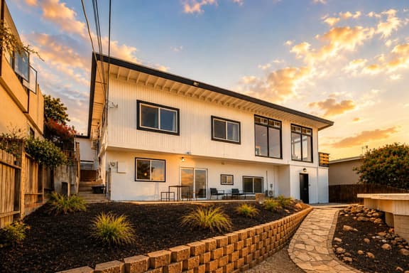 Mount Helix Lower Stay with Panorama Views - Image 1