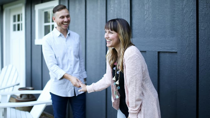 Does Airbnb Superhost Status Increase Bookings?